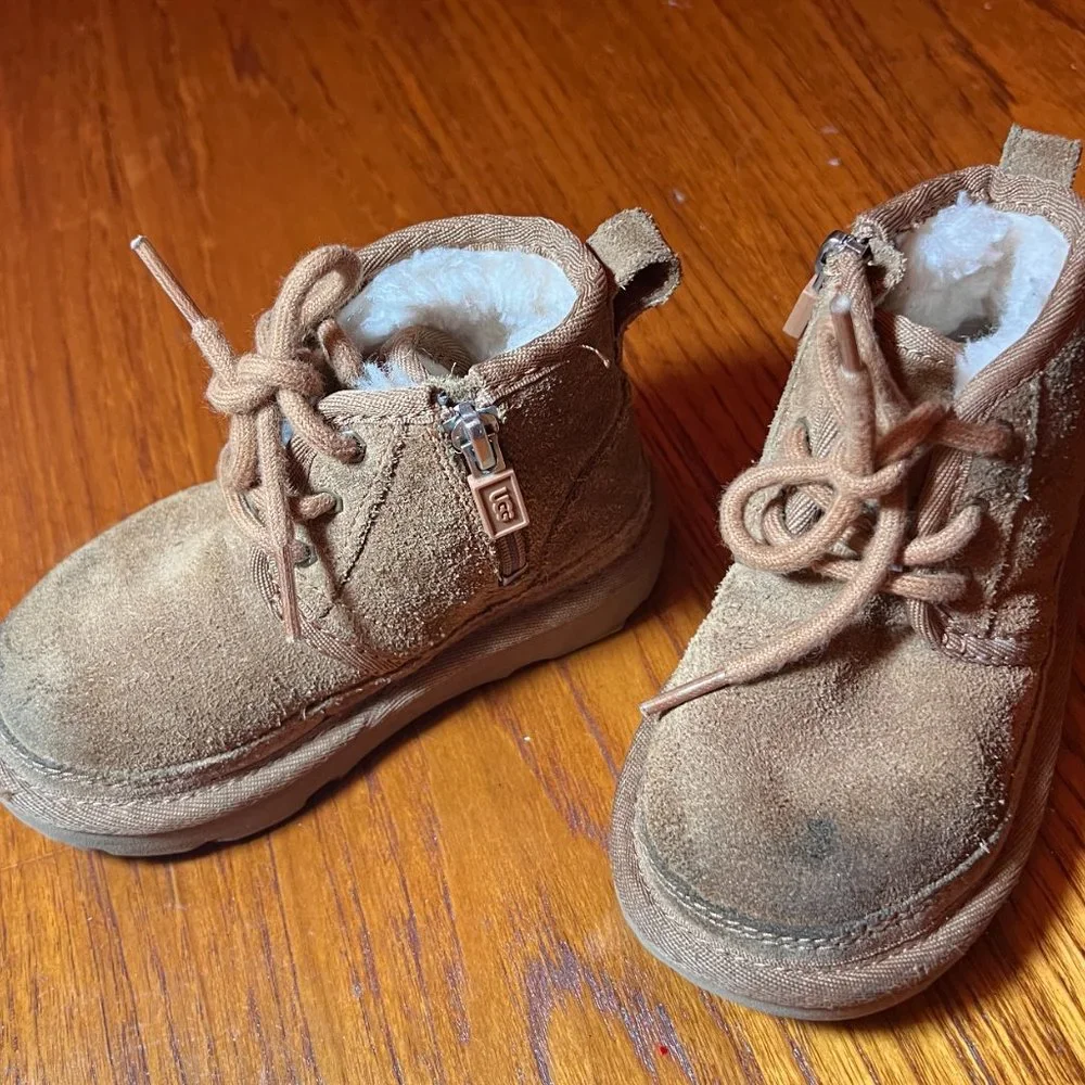 Kids UGG boots size 8 neumel style